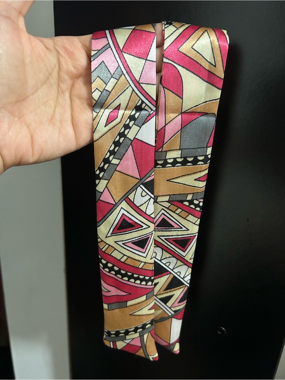 Silk Geometric Print Twilly Scarf in Pink and Tan